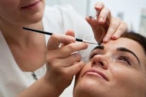 Окрашивание ресниц и бровей в домашних условиях Правила макияжа