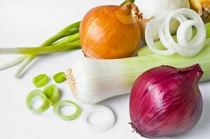 Лук для ухода за кожей и волосами